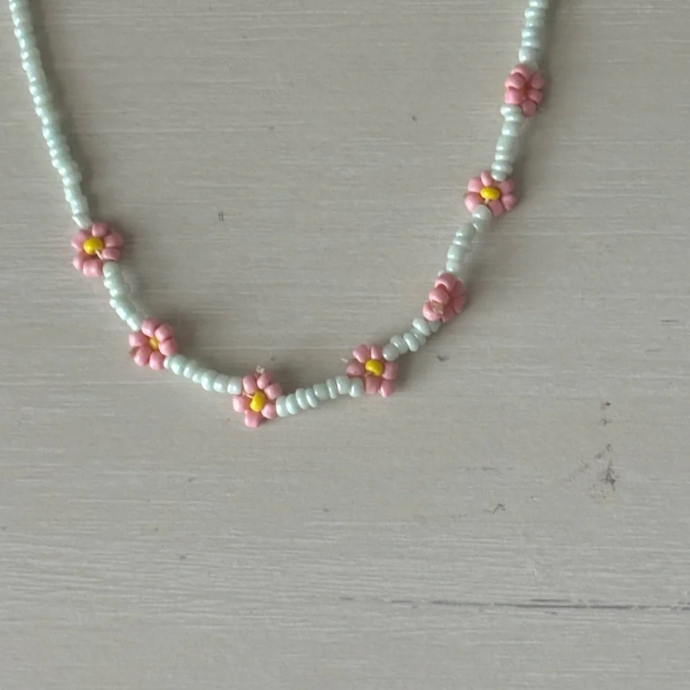Madewell beaded pastel flower bohemain necklace - Picture 3 of 3